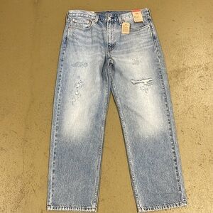 Levi’s 550 RELAXED Light Wash Distressed Jeans NWT 36/32